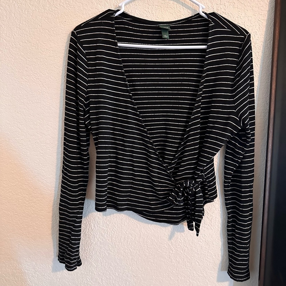 Long sleeve striped tie front crop